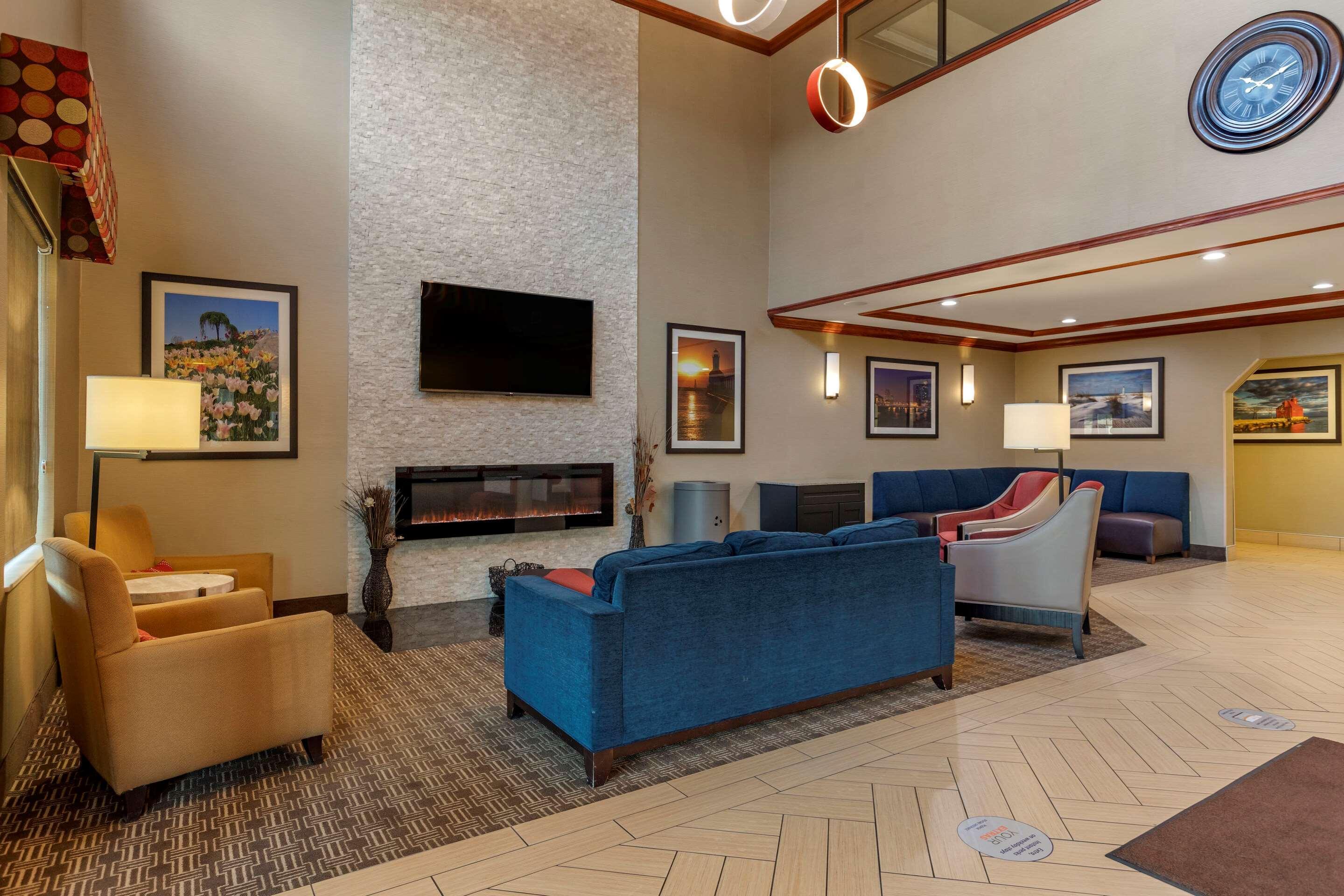 Comfort Suites Grand Rapids South Kentwood Exterior foto